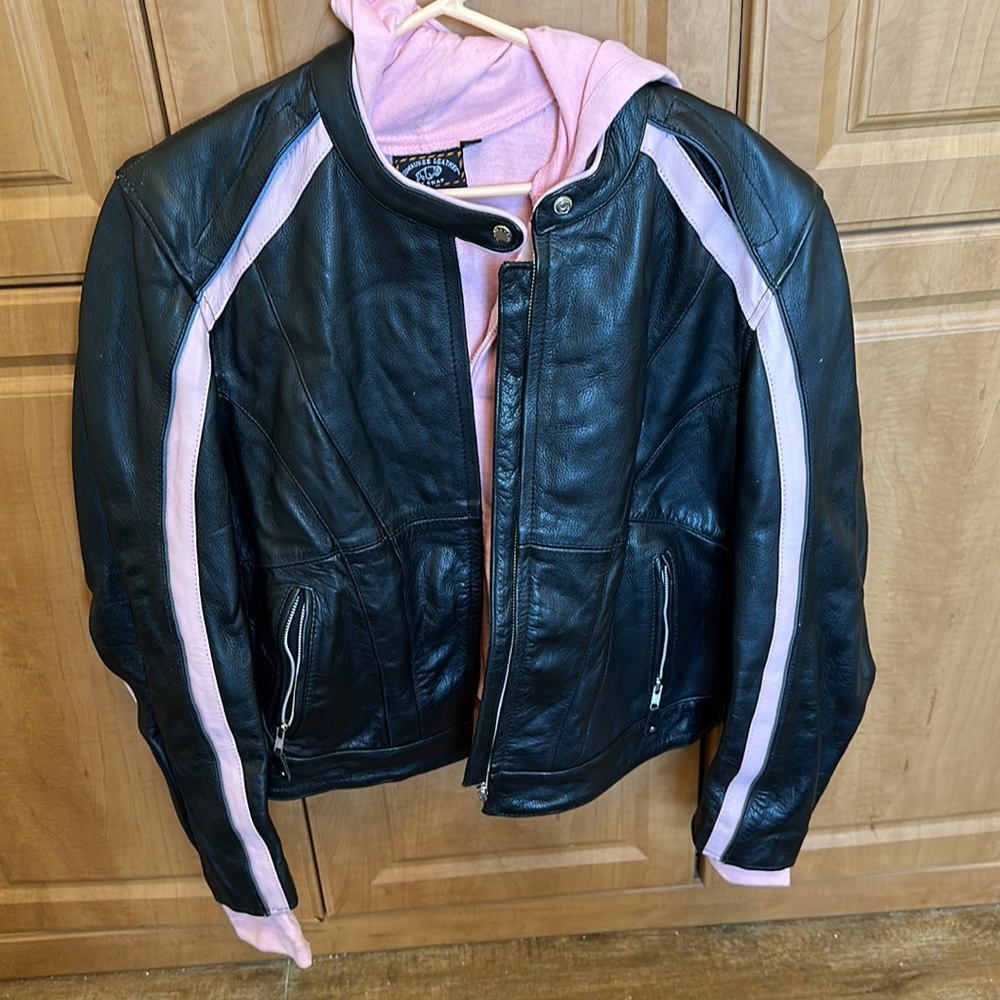 Leather riding jacket, removable liner Lots of pockets!